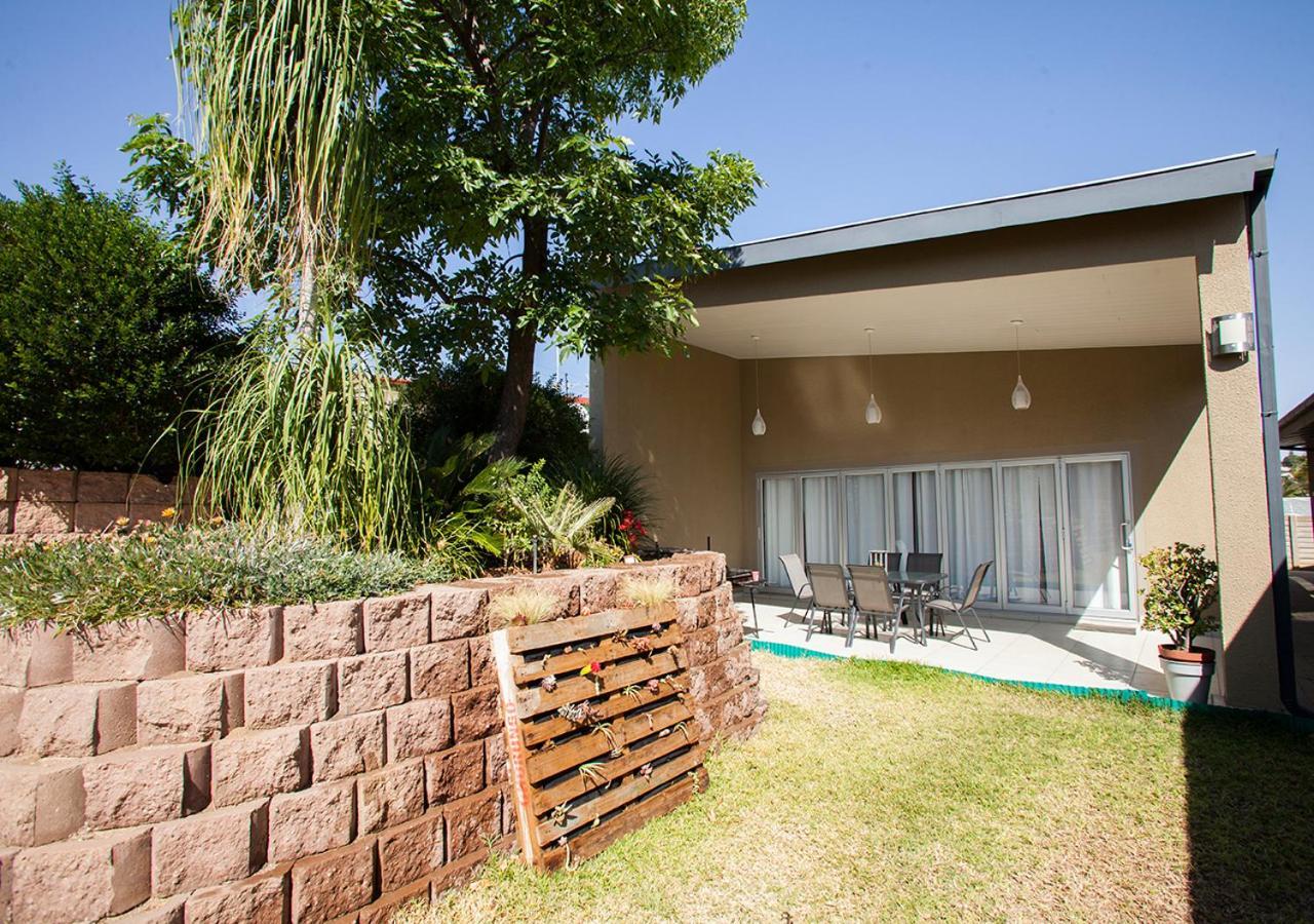 Rnb'S Studio Apartment Windhoek Exterior foto