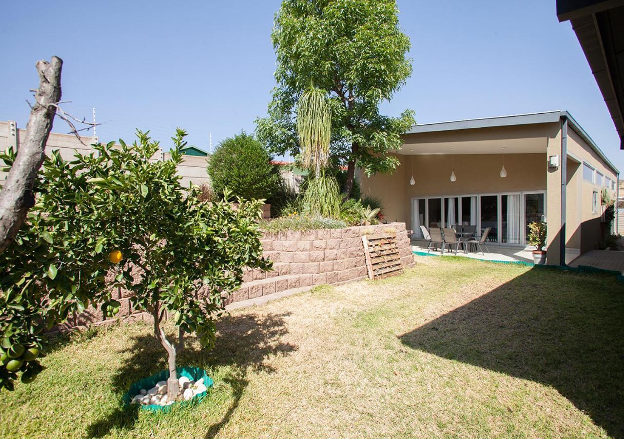 Rnb'S Studio Apartment Windhoek Exterior foto