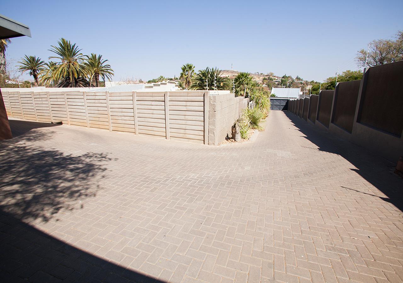 Rnb'S Studio Apartment Windhoek Exterior foto