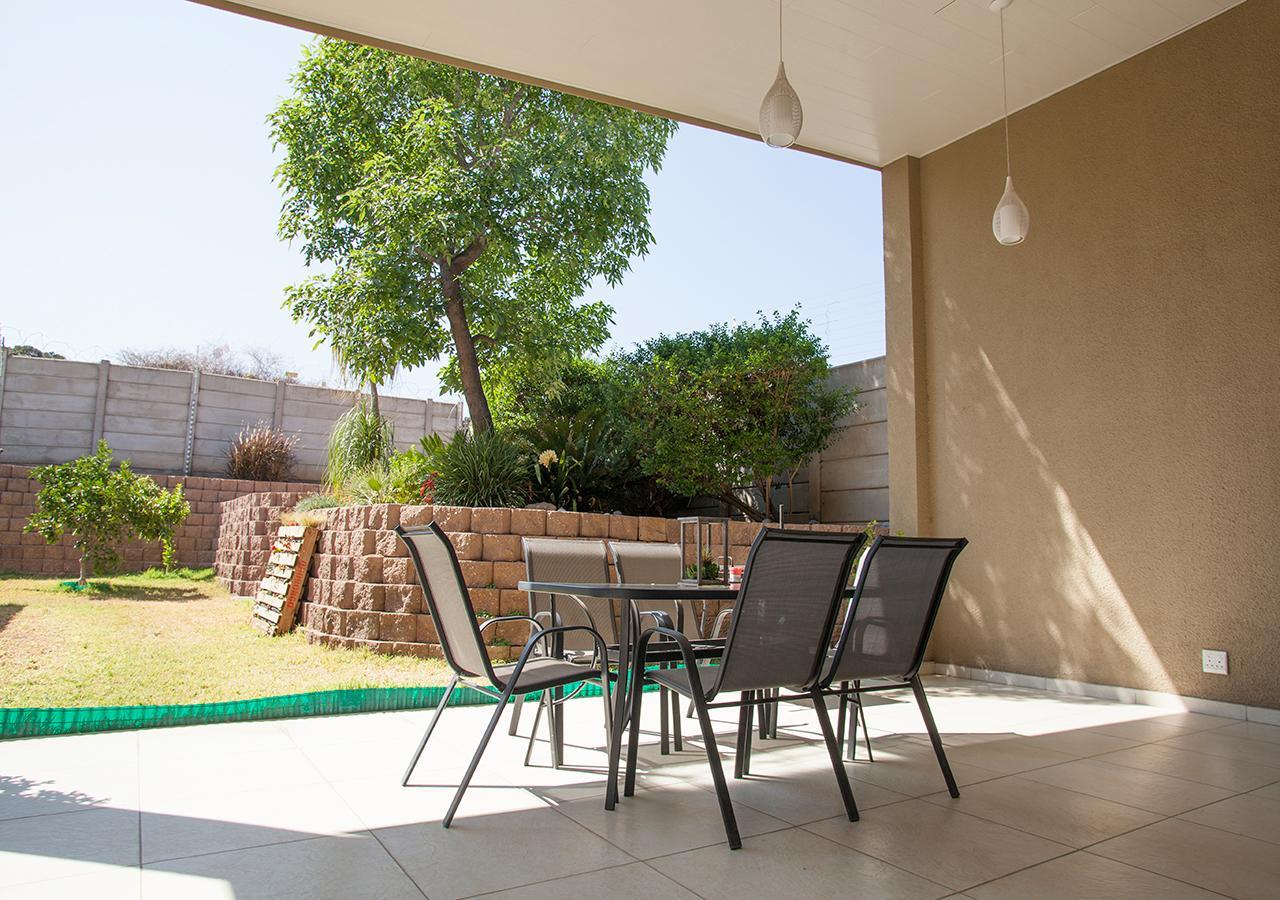 Rnb'S Studio Apartment Windhoek Exterior foto