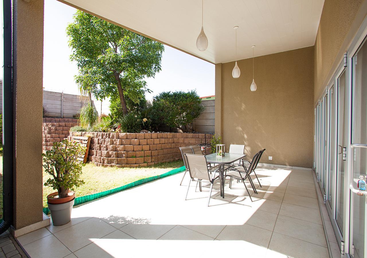 Rnb'S Studio Apartment Windhoek Exterior foto