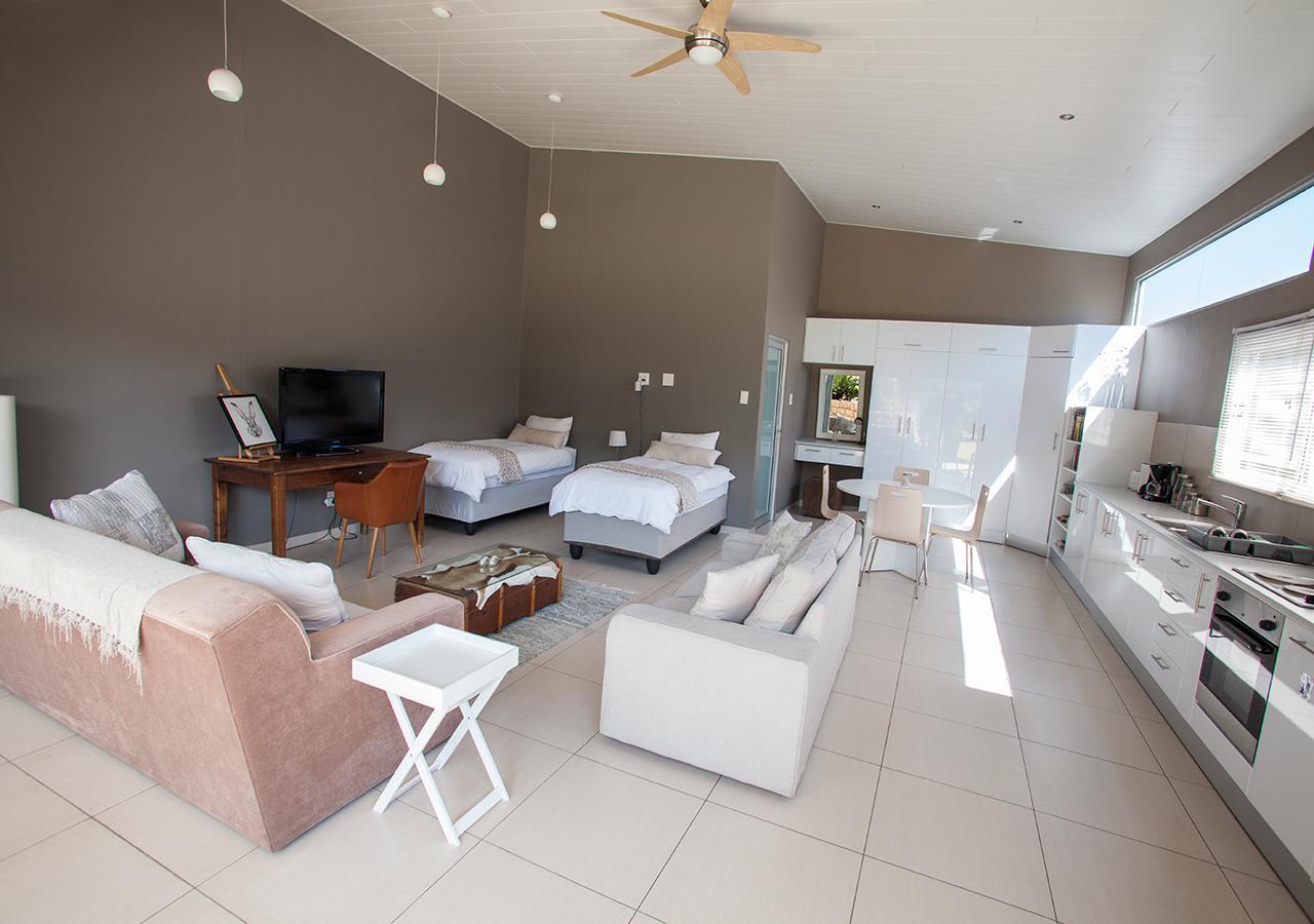 Rnb'S Studio Apartment Windhoek Exterior foto