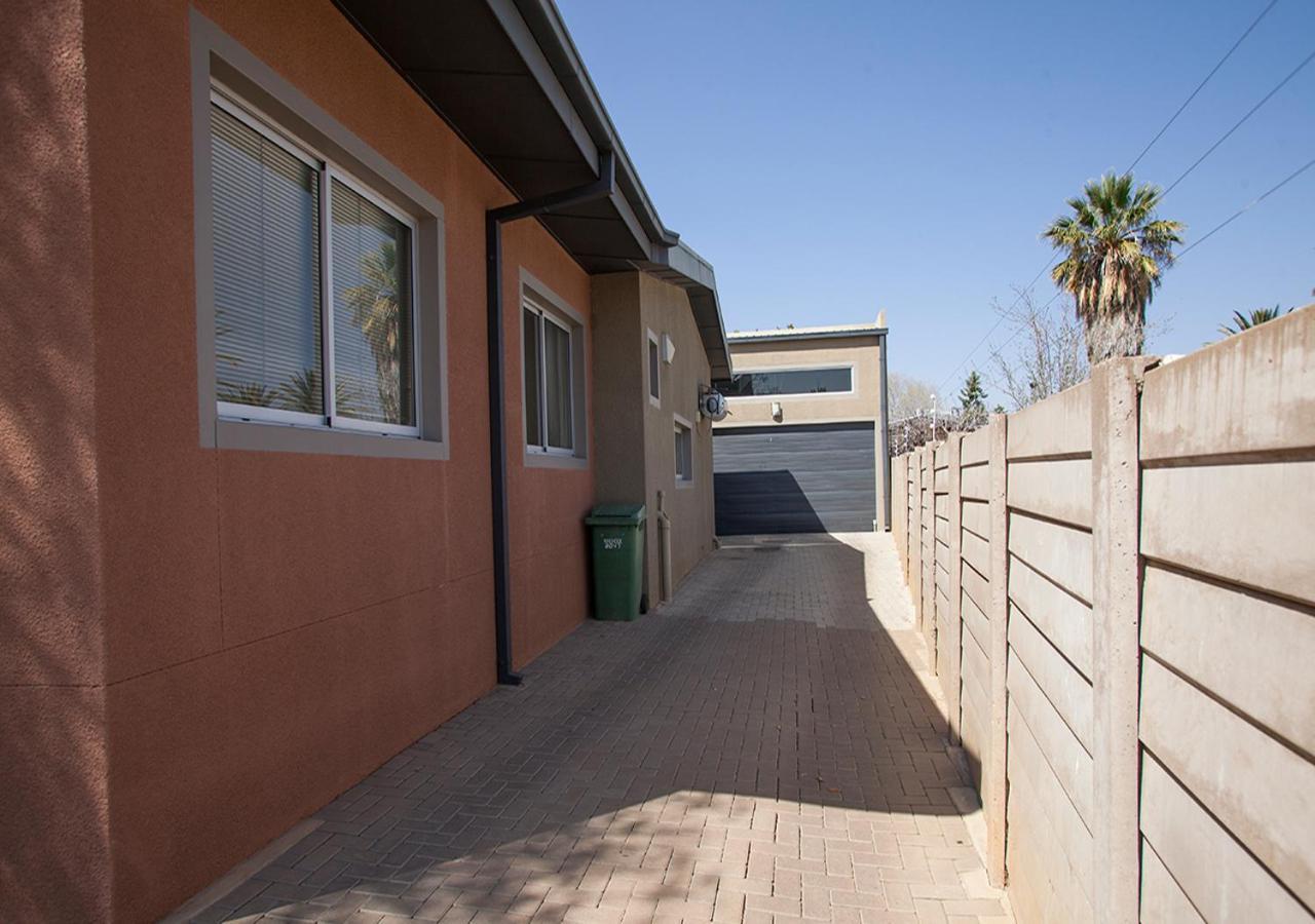 Rnb'S Studio Apartment Windhoek Exterior foto