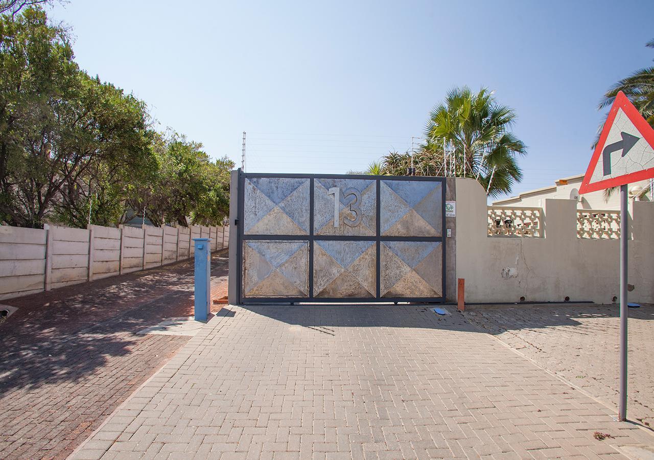 Rnb'S Studio Apartment Windhoek Exterior foto